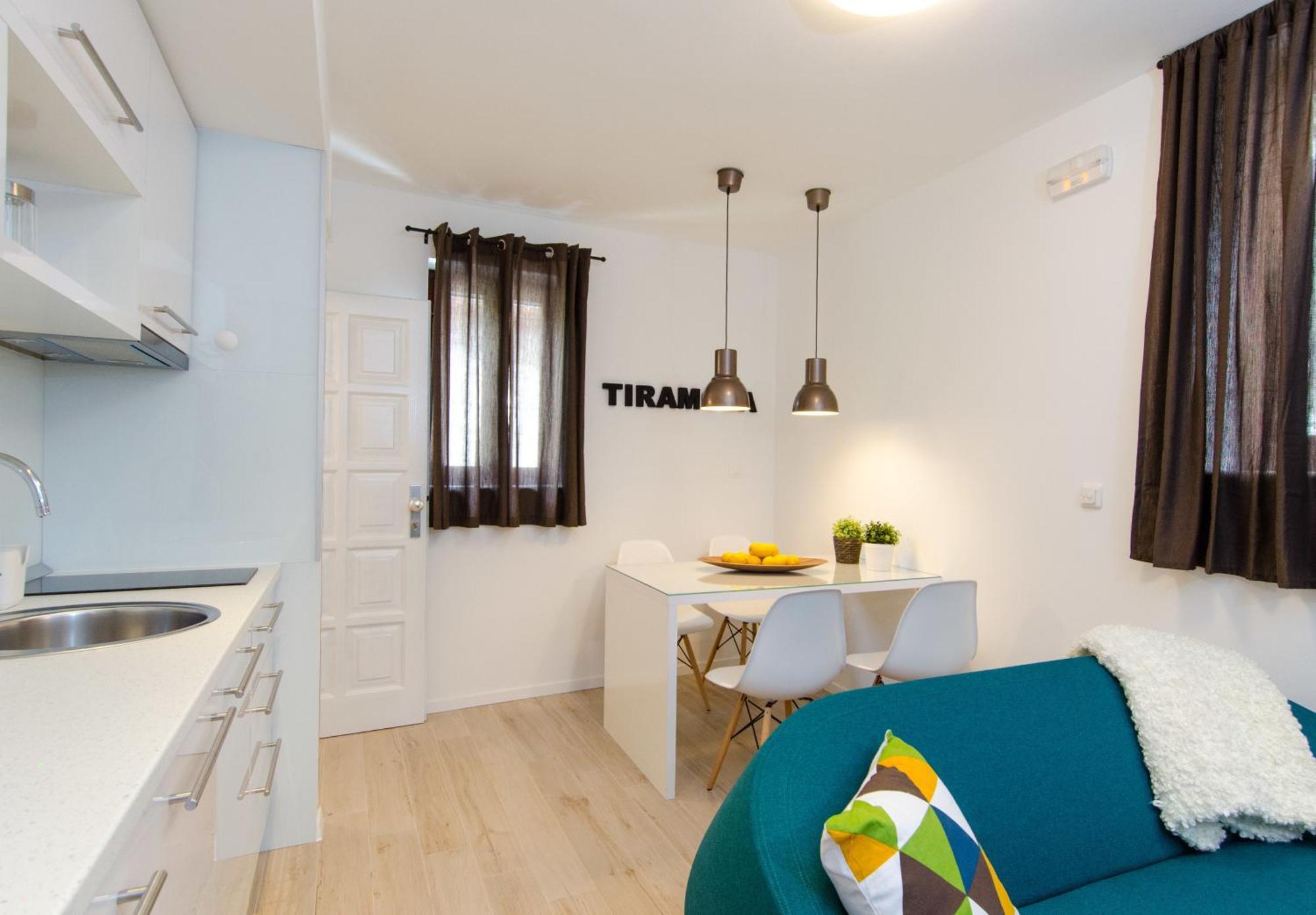 Apartments & Rooms Tiramola - Old Town 트로기르 객실 사진
