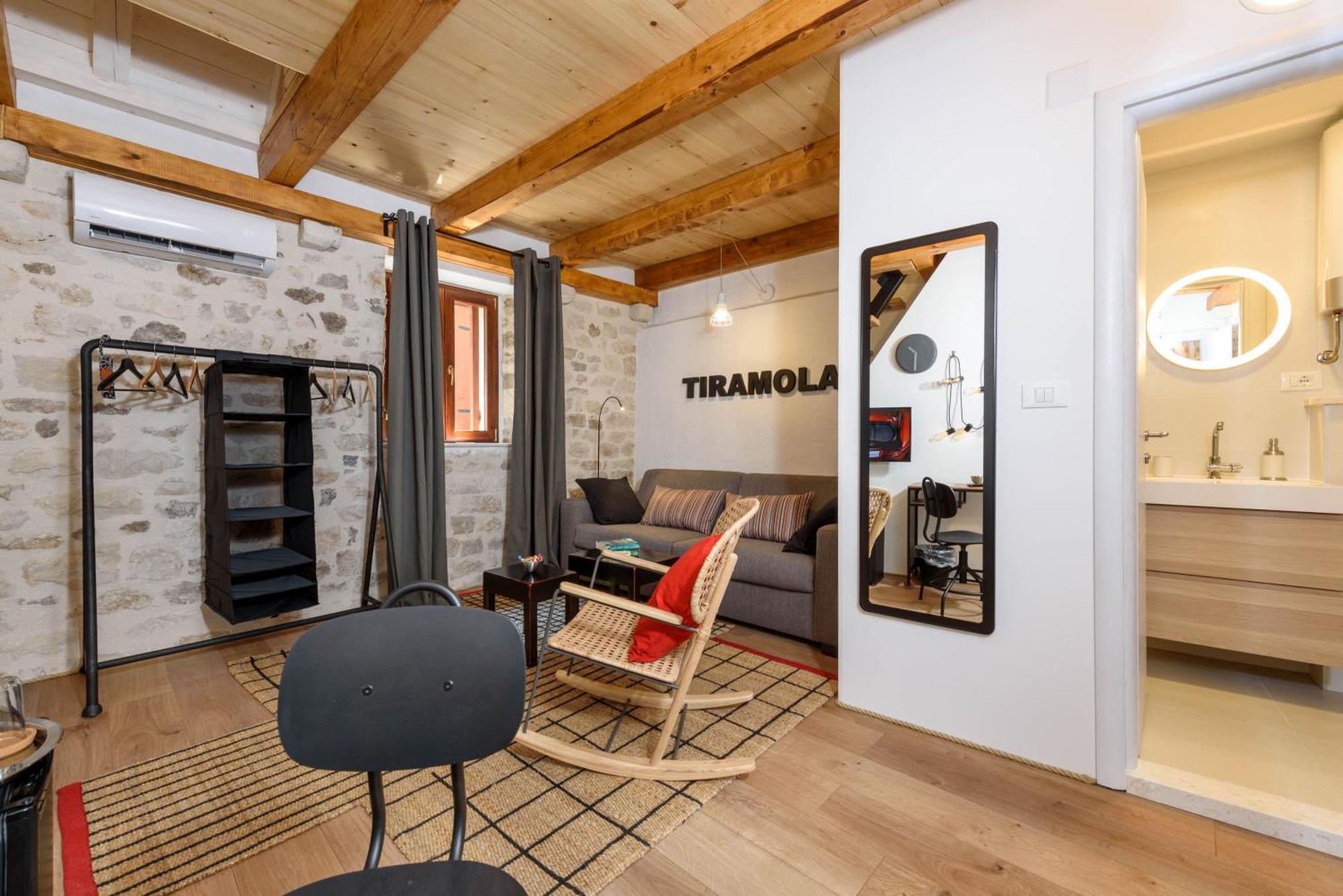 Apartments & Rooms Tiramola - Old Town 트로기르 객실 사진